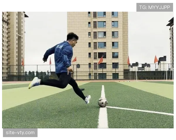 重庆铜梁龙三胜两平稳居第二 升班马防守体系展现黑马成色